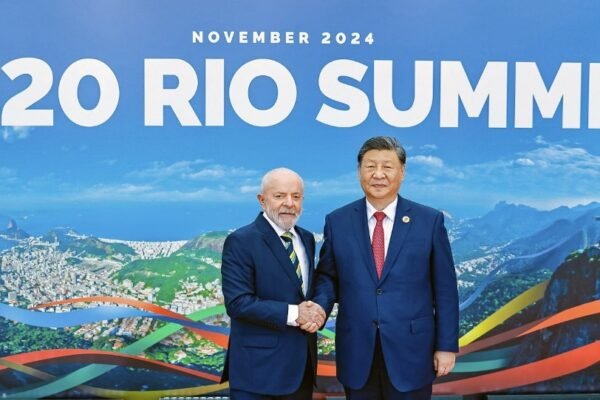 Lula recebe Xi Jinping no Palácio da Alvorada; China é o maior parceiro comercial do Brasil Lula recebe Xi Jinping no Palácio da Alvorada; China é o maior parceiro comercial do Brasil