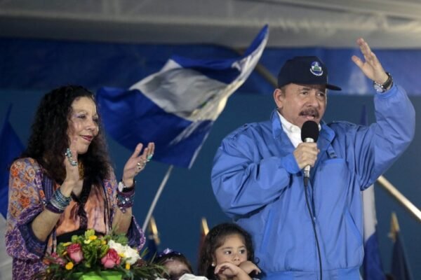 Reforma constitucional na Nicarágua consolida ditadura familiar do casal Ortega Reforma constitucional na Nicarágua consolida ditadura familiar do casal Ortega