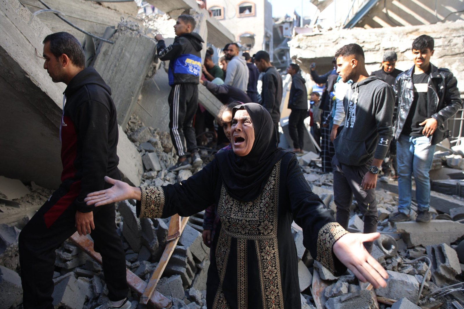 Ataques israelenses durante a madrugada deixam 32 palestinos mortos em Gaza, segundo médicos