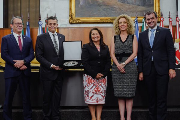 No ano em que completa 150 anos, Instituto dos Advogados de São Paulo é homenageado com a Salva de Prata 