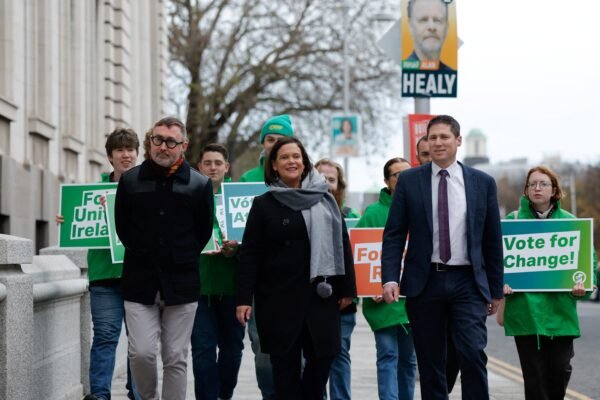 Irlanda vai às urnas em pleito com o ex-braço político do IRA na disputa por governar pela 1ª vez