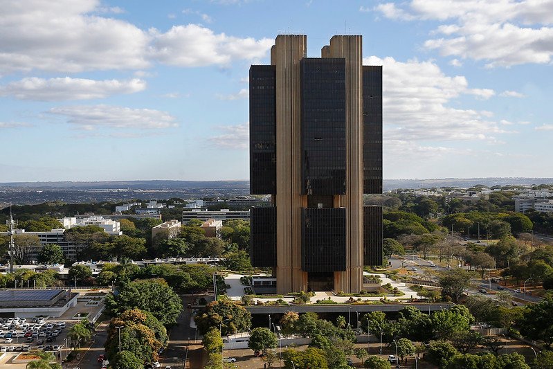 Brasil tem maior saída de dólares por via financeira desde 1982