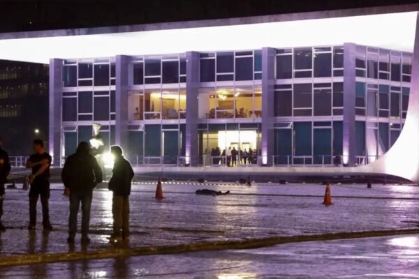 Malafaia diz que Moraes tenta tirar proveito de suicídio em Brasília Malafaia diz que Moraes tenta tirar proveito de suicídio em Brasília