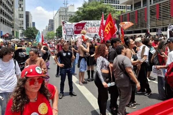 Esquerda ‘invade’ Avenida Paulista em pleno feriado para xingar Tarcísio e Nunes