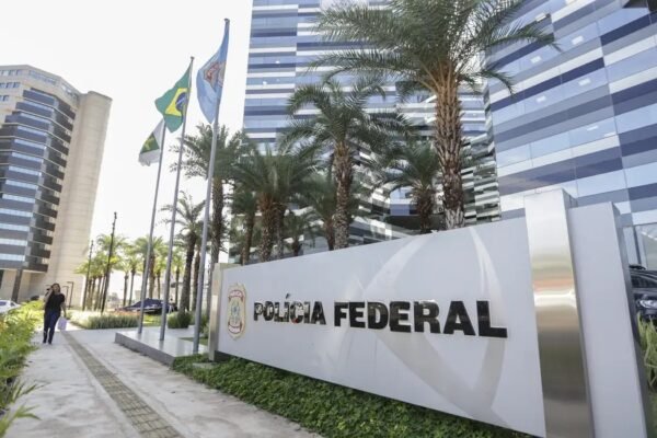Ações da PF confirmam roteiro antecipado há meses por Hamilton Mourão