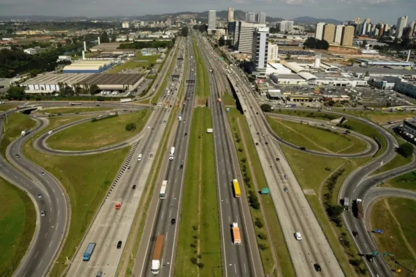 Governo de SP leiloa rodovia Nova Raposo por R$ 2 bilhões