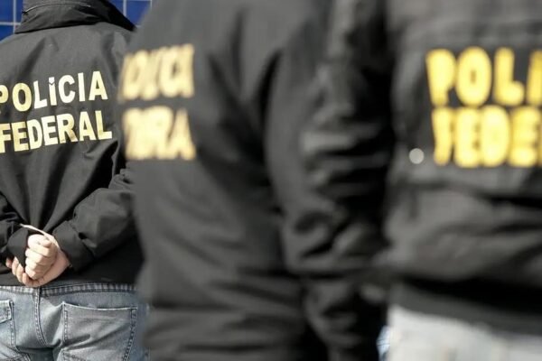 Delegados da Polícia Federal criticam governo Lula por cortes no orçamento