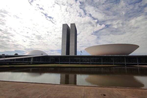 Líder da oposição no Senado critica Moraes por relacionar suicida e ‘gabinete do ódio’