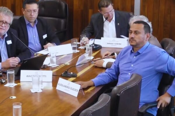 Transição energética e frota elétrica de ônibus são destaques na Comissão de Inovação e Tecnologia