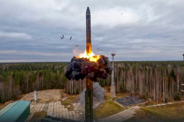 Como a revisão da Rússia de sua doutrina nuclear deixa o mundo mais próximo de uma guerra atômica
