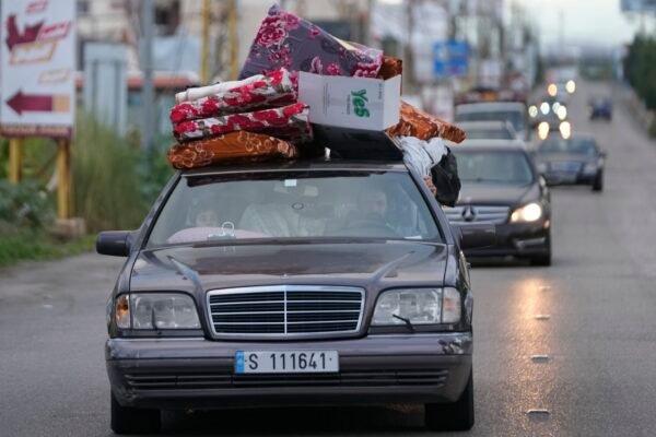 Moradores começam a retornar para o Sul do Líbano após acordo de cessar-fogo; FOTOS