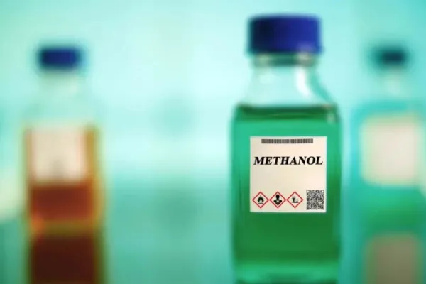 O que é metanol, substância que causou a morte de seis jovens no Laos, e como ele age no corpo