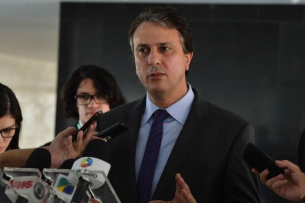 Depois de 18 anos, Cid Gomes encerra aliança com governador do Ceará Depois de 18 anos, Cid Gomes encerra aliança com governador do Ceará