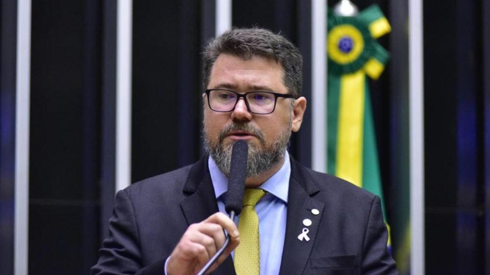 Deputado do MS sugere transferir feriados para os domingos; entenda