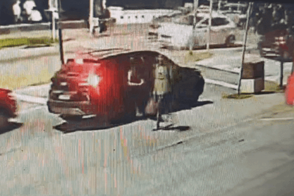 Câmera registra sequestro de ambulante, que foi morto e teve corpo desovado perto do porto; VÍDEO