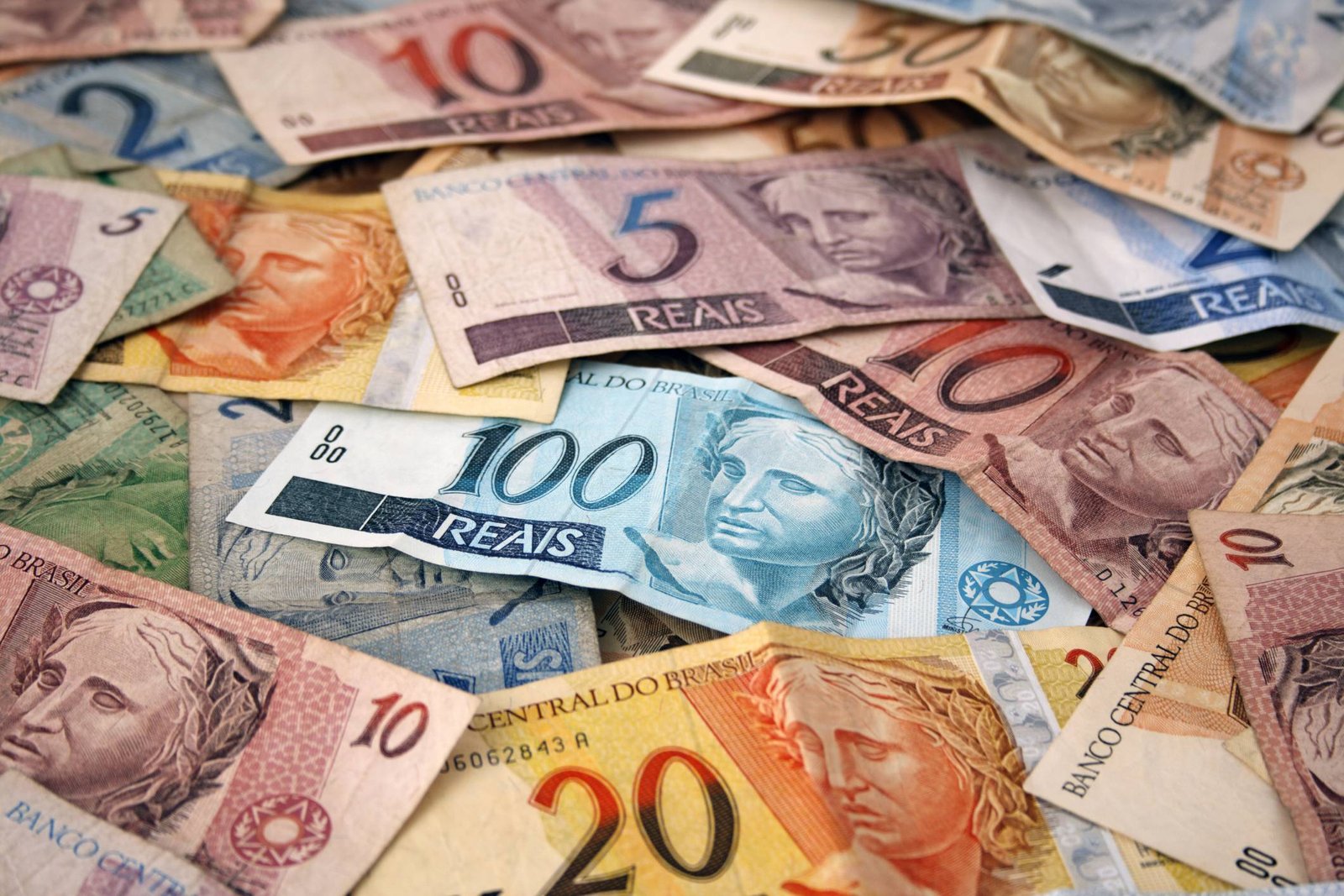 JPMorgan vê risco fiscal e rebaixa recomendações para ações do Brasil