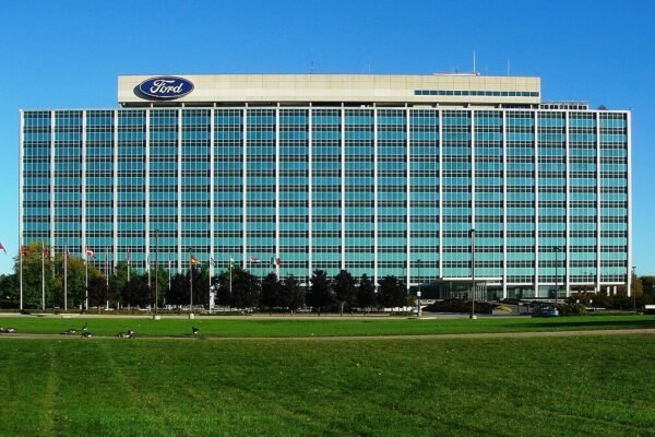 Ford planeja 4 mil demissões na Europa até 2027