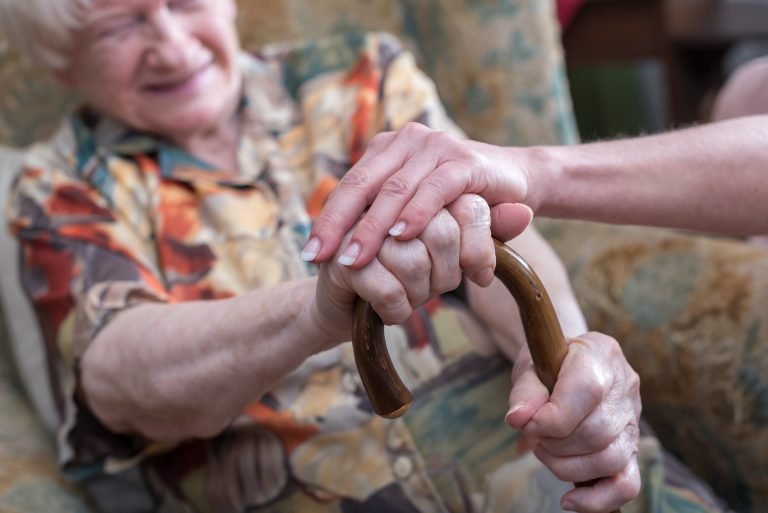 Deputados discutem falta de médicos geriatras no Brasil