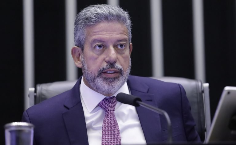 Presidente da Câmara critica indiciamento dos deputados Van Hattem e Cabo Gilberto Silva pela Polícia Federal