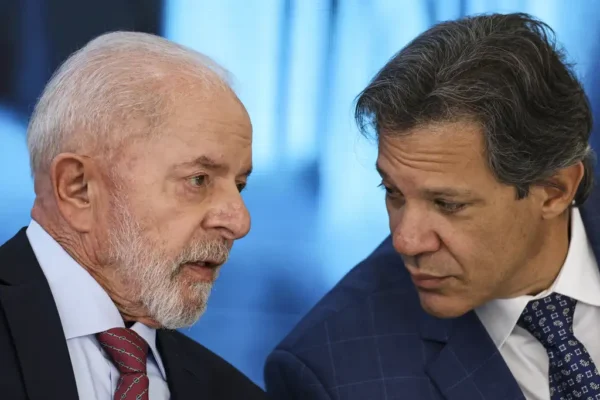 Em encontro fora da agenda, Lula se reúne com militares Em encontro fora da agenda, Lula se reúne com militares