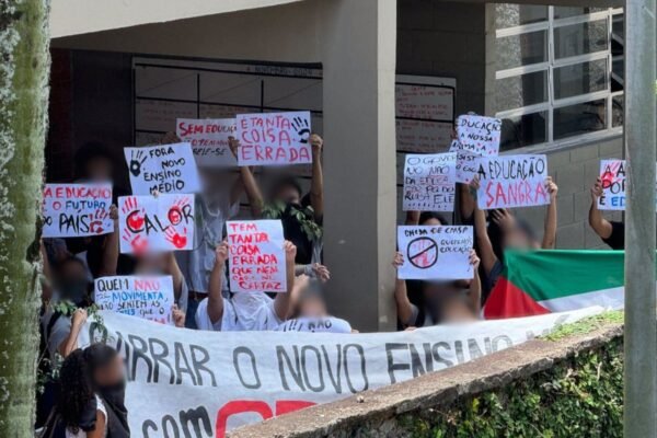 Estudantes ocupam escola em protesto e PM dispersa alunos com munição química: ‘Nada pacíficos’, diz aluna