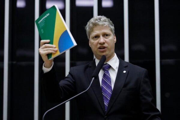 Arthur Lira avalia processar a Polícia Federal por abuso de autoridade