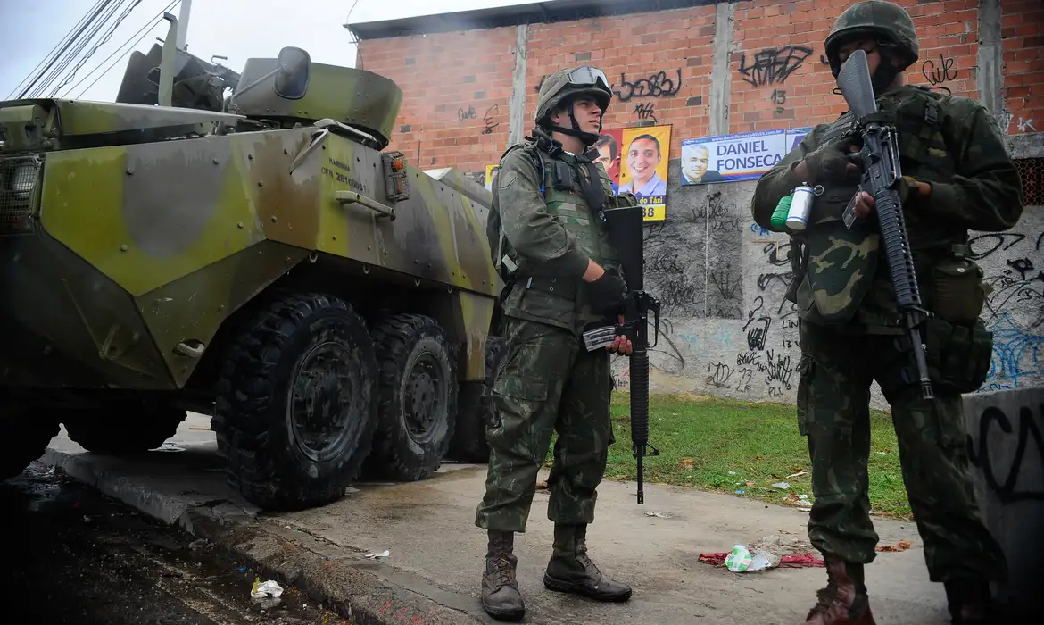 Acordo entre governo e Defesa prevê corte de gastos na previdência militar