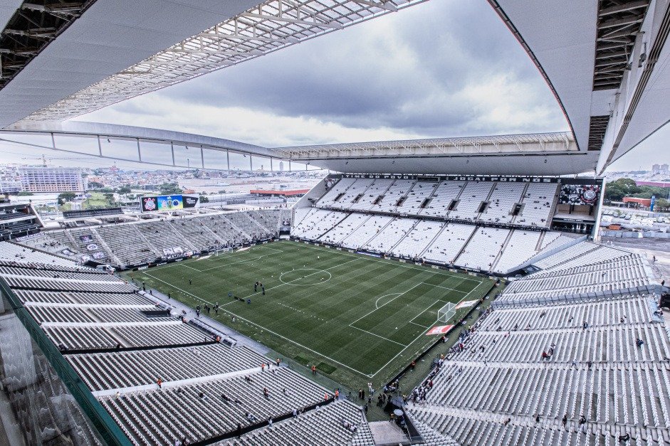 Moraes doa à campanha para quitar estádio do Corinthians