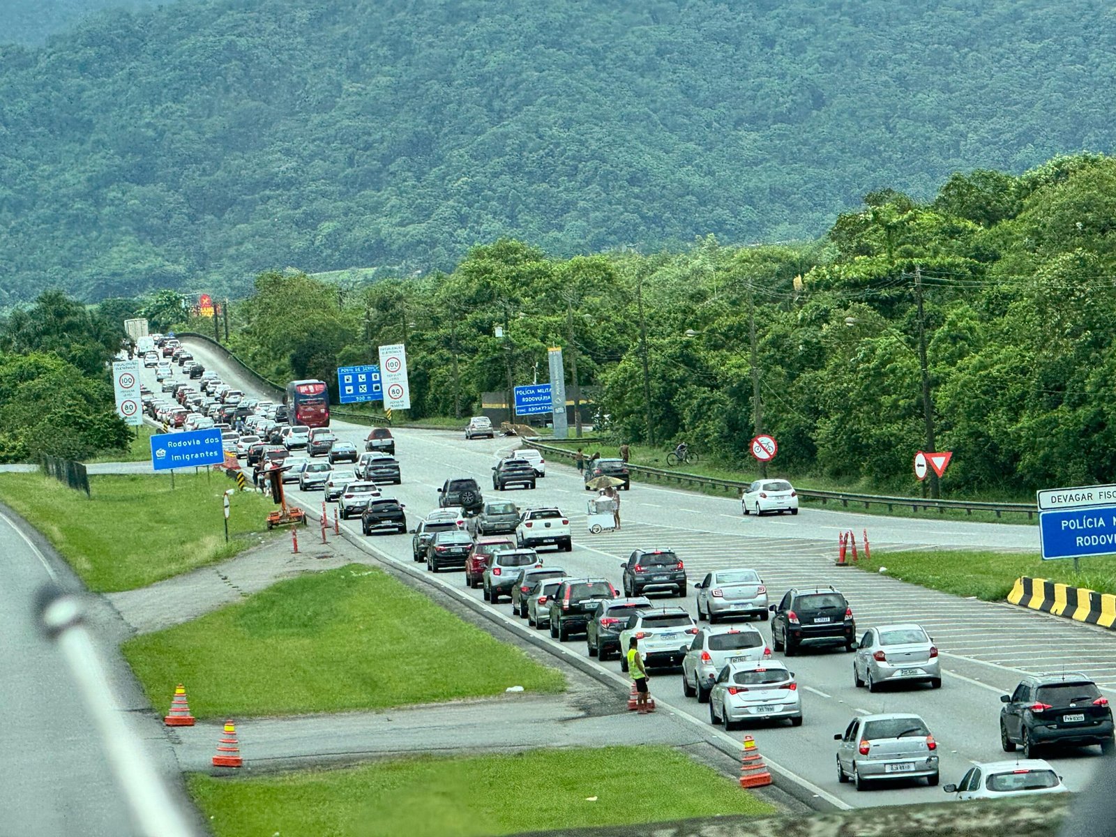 Ecovias prevê que até 115 mil veículos desçam a serra em direção à Baixada Santista no Feriado da Consciência Negra