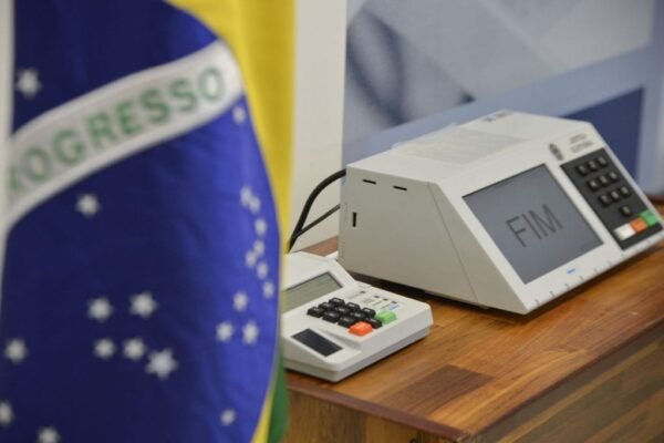TSE não deve interferir na análise do voto impresso, afirma deputado federal