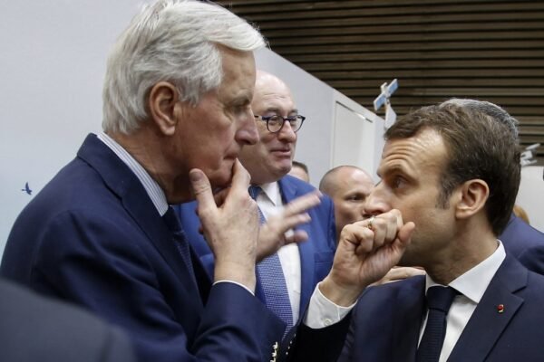 França se prepara para a queda do governo menos de 100 dias após primeiro-ministro assumir