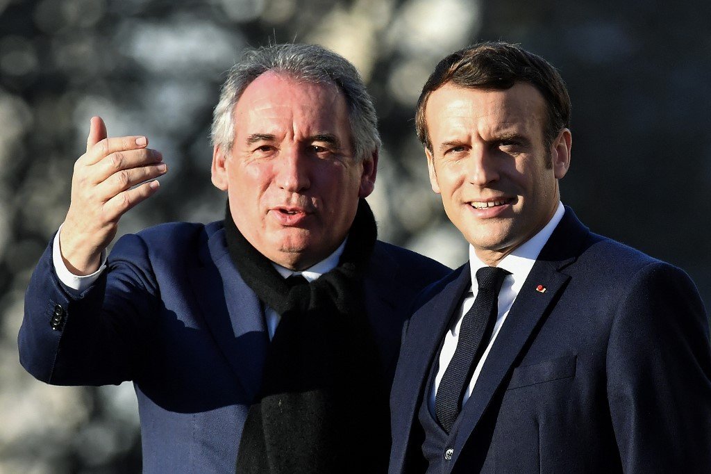 François Bayrou, de centro, é nomeado novo primeiro-ministro da França por Macron