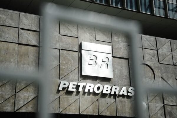 Lula aumenta poder do PT com mudança na diretoria da Petrobras