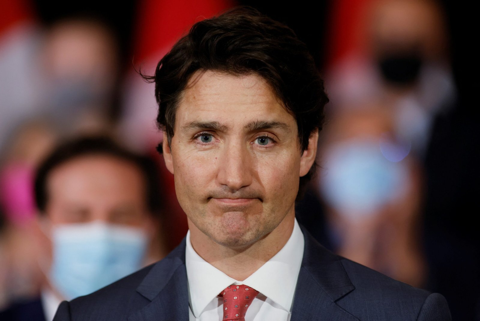 Renúncia de vice-premiê mergulha Canadá em crise política e ameaça Trudeau no governo