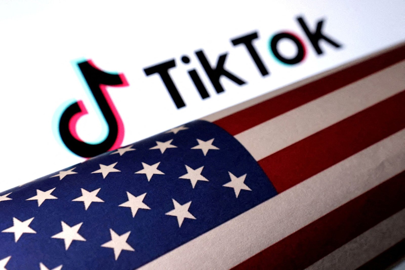 Deputados dos EUA pedem que Google e Apple se preparem para remover o TikTok de suas lojas em janeiro