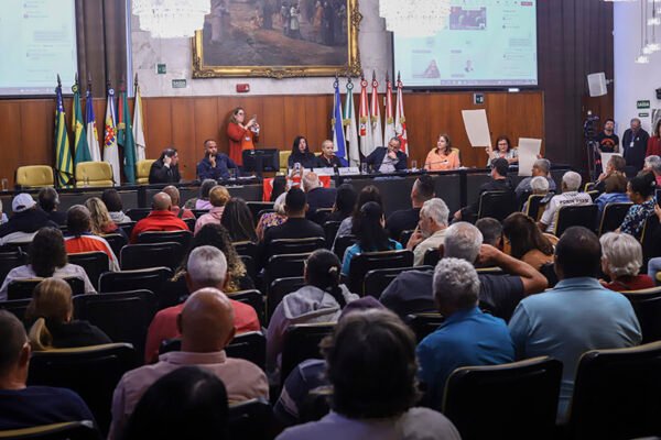 Denúncias em torno dos serviços funerários prestados pelas concessionárias são apresentadas em Audiência Pública