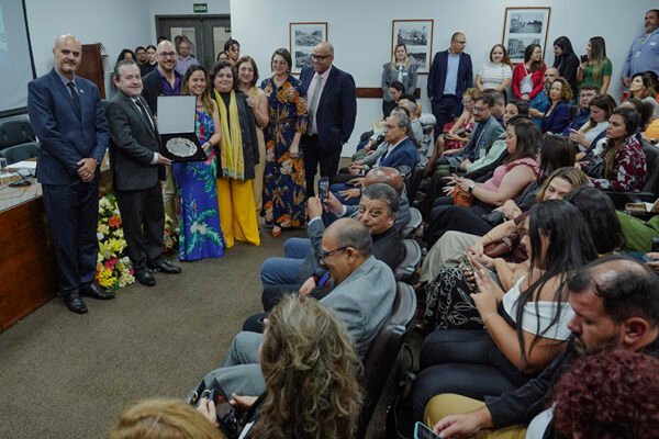 Conselho Regional de Enfermagem de SP recebe a Salva de Prata da Câmara Conselho Regional de Enfermagem de SP recebe a Salva de Prata da Câmara