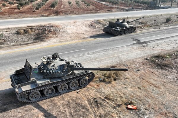 Egito e Jordânia pedem para que ditador Assad deixe a Síria; rebeldes tentam cercar Damasco