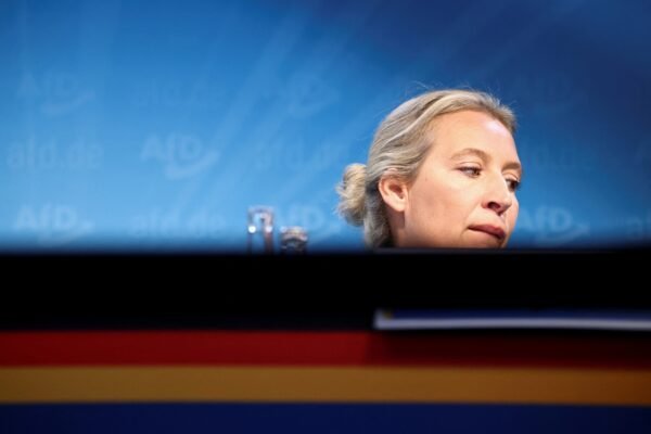 Lésbica, casada com imigrante e neta de nazista: quem é a candidata da ultradireita para disputar o governo da Alemanha