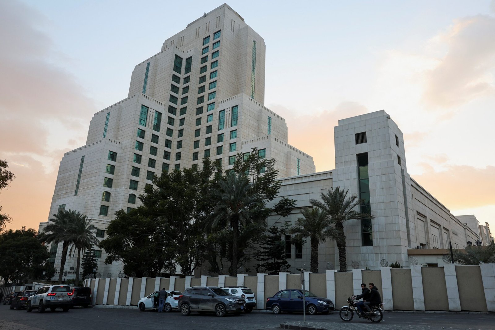 Autoridades dos EUA se encontram pela primeira vez com grupo que está comandando a Síria