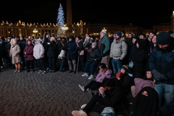 Papa Francisco celebra o Natal com a Missa do Galo e inicia o Jubileu em Roma