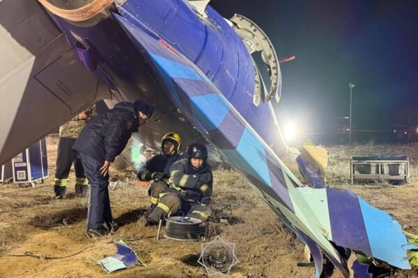 Força Aérea Brasileira e Embraer vão auxiliar na investigação sobre queda de avião no Cazaquistão Força Aérea Brasileira e Embraer vão auxiliar na investigação sobre queda de avião no Cazaquistão