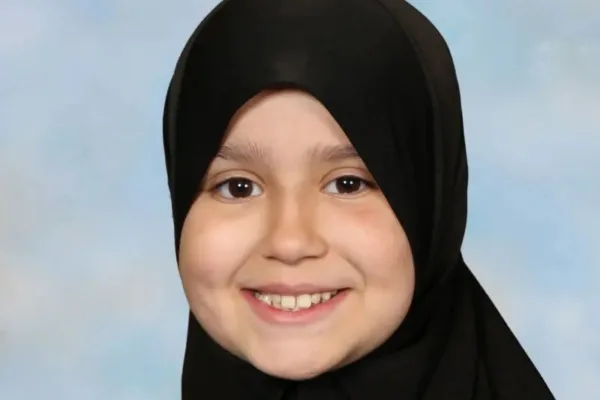 Pai e madrasta são condenados à prisão perpétua por assassinato de criança que chocou a Inglaterra