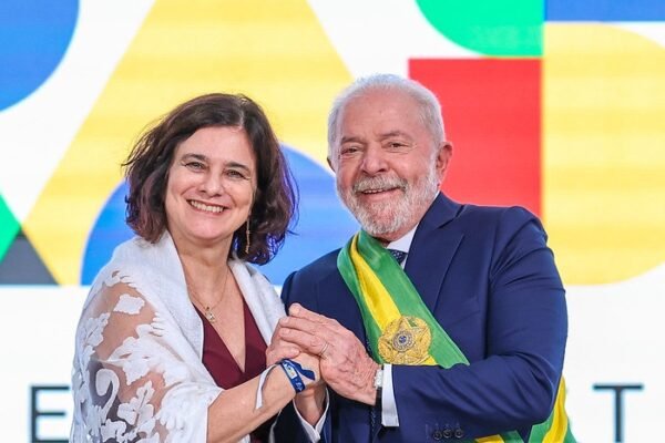 Governo Lula reduz idade para tratamento hormonal a ‘crianças trans’