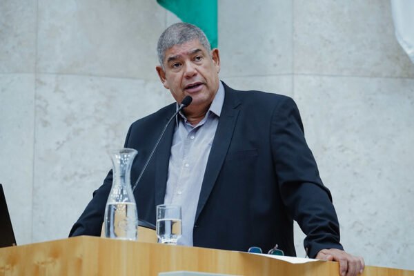 Presidente Milton Leite conduz última sessão na Câmara Municipal e encerra vida pública dedicada à cidade
