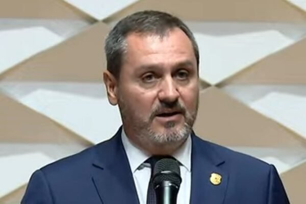 Bolsonaro diz que diretor da PF ‘afronta a democracia’