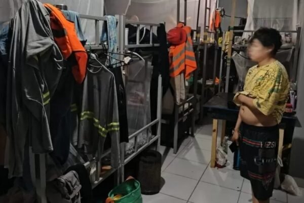 Escravidão: antes de escândalo em fábrica da BYD, governador petista elogiou o cuidado da empresa com os trabalhadores Escravidão: antes de escândalo em fábrica da BYD, governador petista elogiou o cuidado da empresa com os trabalhadores