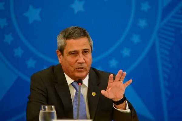 Saiba por que Braga Netto está preso em unidade militar, e não em cadeia comum