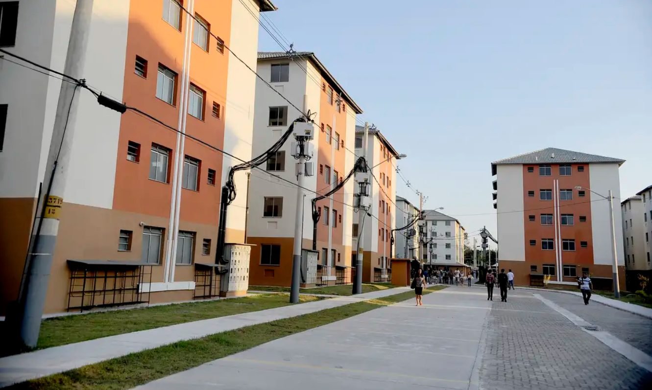 Governo Lula quer terrenos das Forças Armadas para projetos habitacionais