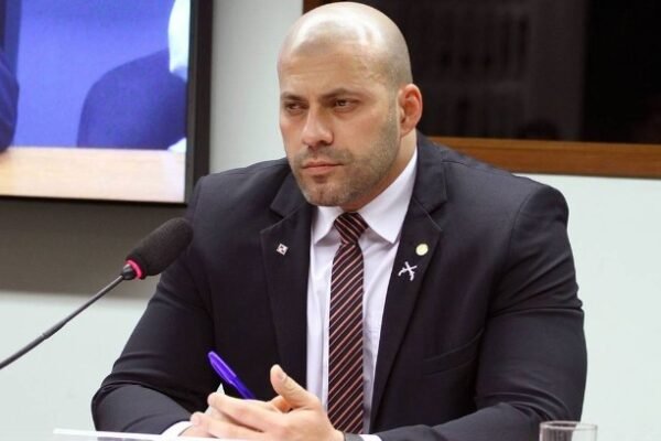 Moraes ‘demonstrou todo seu ódio’ por Daniel Silveira, diz advogado do ex-deputado Moraes ‘demonstrou todo seu ódio’ por Daniel Silveira, diz advogado do ex-deputado